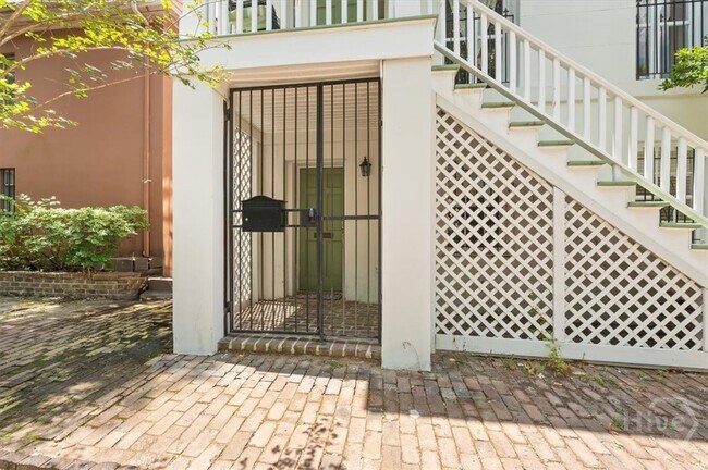 Foto del edificio - 205 W Huntingdon St