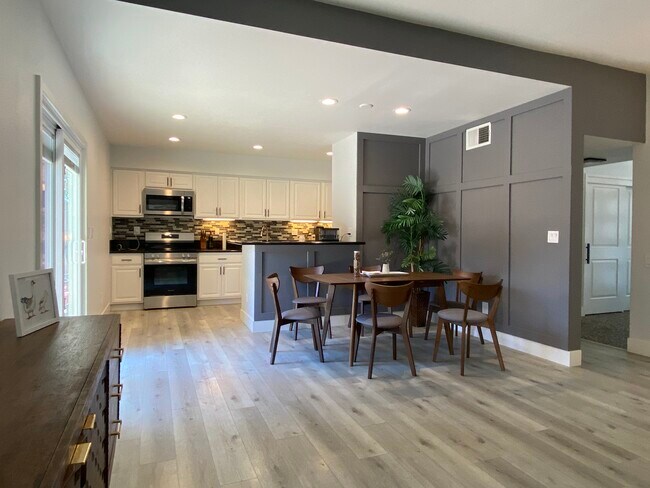 Foto del edificio - 7614 Northeast Cir