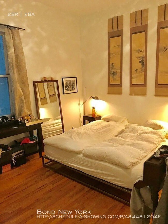 Foto del edificio - Massive Full Floor Two Bedroom Loft!