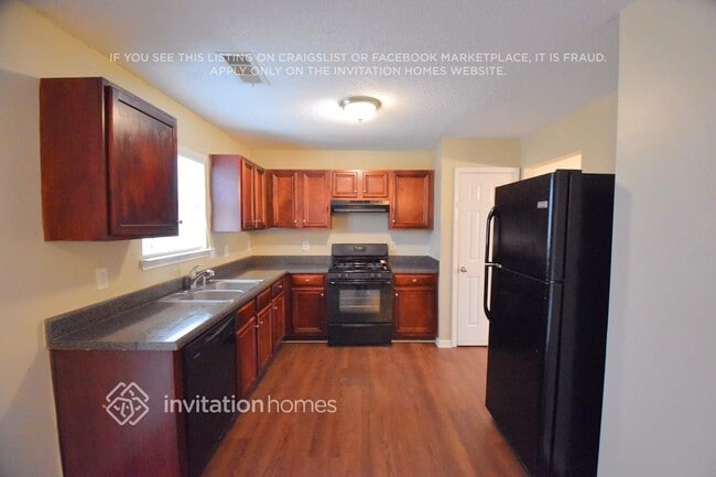 Foto del edificio - 215 Marriott Dr