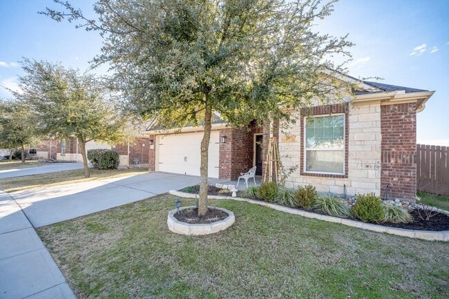 Building Photo - 413 Lipizzan Ln