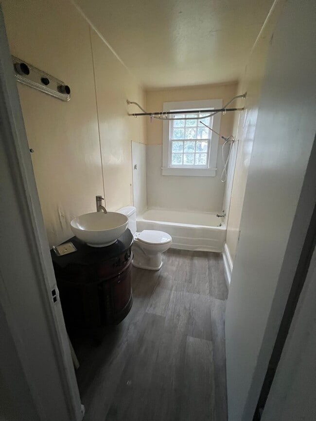 Building Photo - 3-bedroom, 1-bath home available in Opelousas