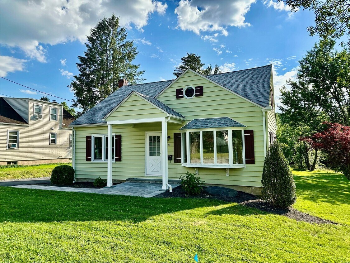 Foto principal - 98 S Main St