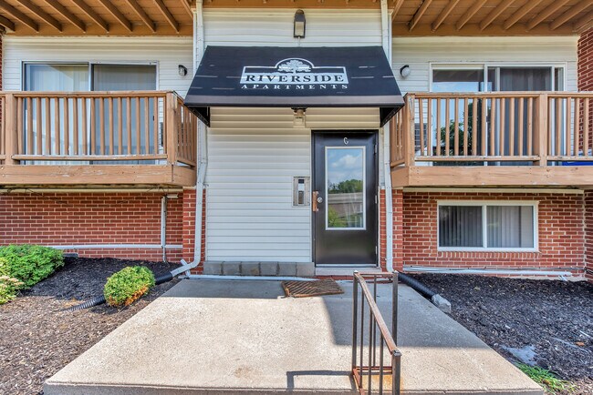 Building Photo - 825 Clinton River Dr