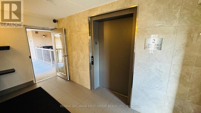 Building Photo - 1460 Bishops Gate