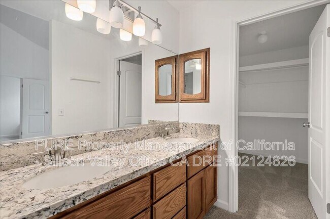 Foto del edificio - 1115 Odyssey Ct