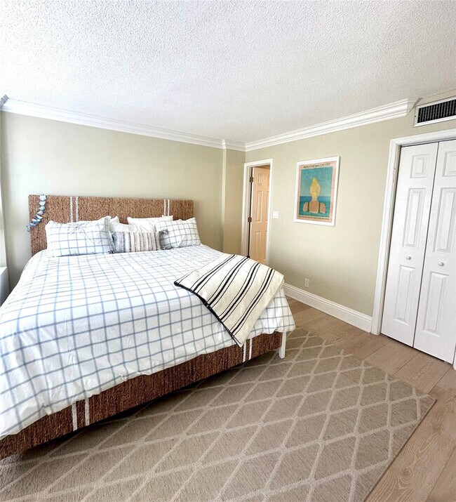 Foto del edificio - 1169 Hillsboro Mile