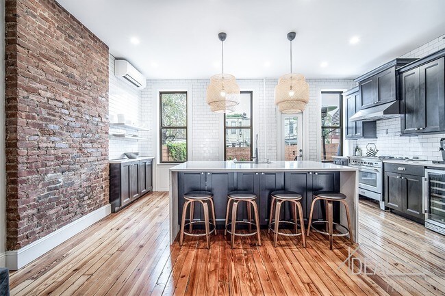 Building Photo - 190 Brooklyn Avenue #1R