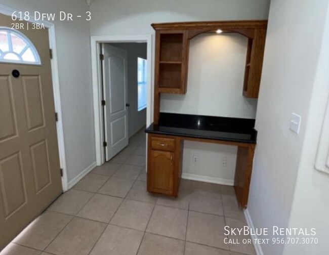 Building Photo - 618 S Dfw Dr