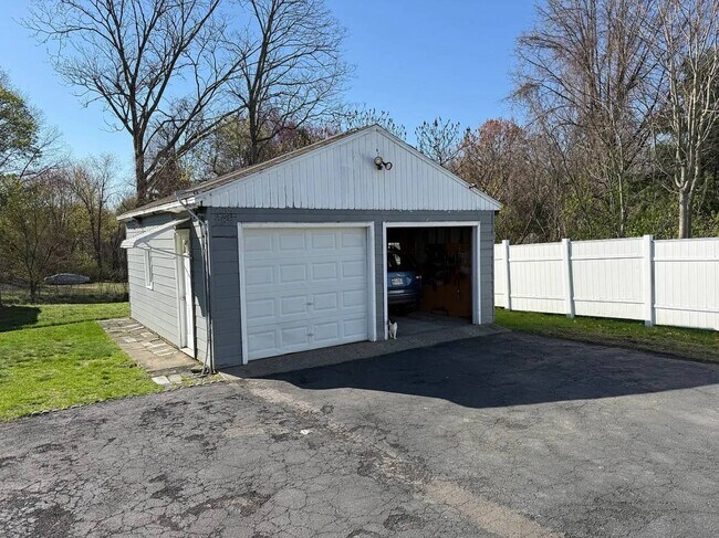 Foto del edificio - 136 Morton Ave