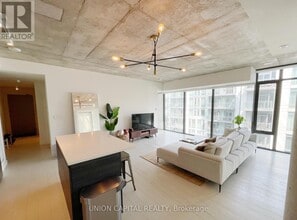 Building Photo - 111-1111 Bathurst St