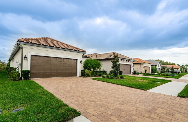 Building Photo - Beautiful Pool home in Starkey Ranch