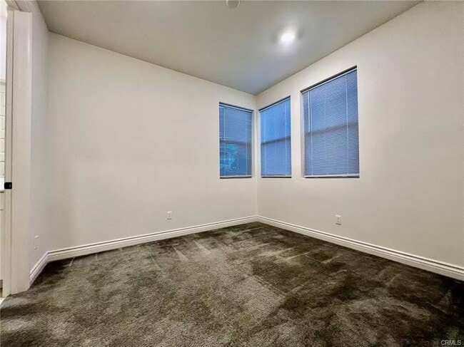 Building Photo - 186 Frame