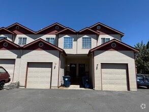 Building Photo - 2332 NE Ocker Dr