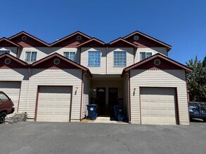 Building Photo - 2332 NE Ocker Dr