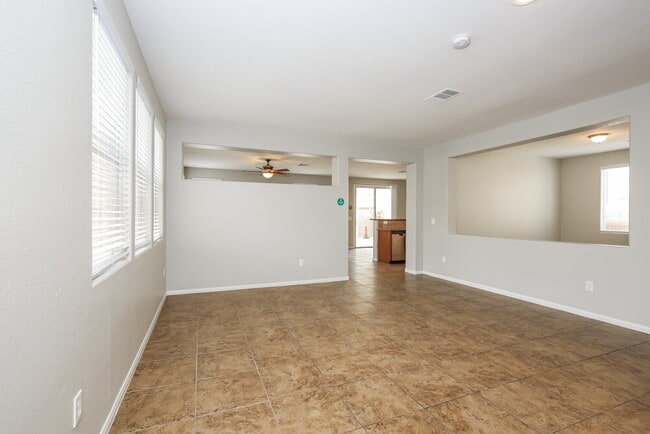 Foto del edificio - 6035 N Hidden Summit St