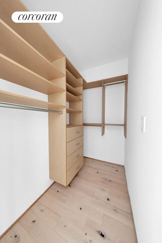 Foto del edificio - 415 E 37th St