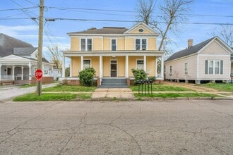 Building Photo - 622 4th St S