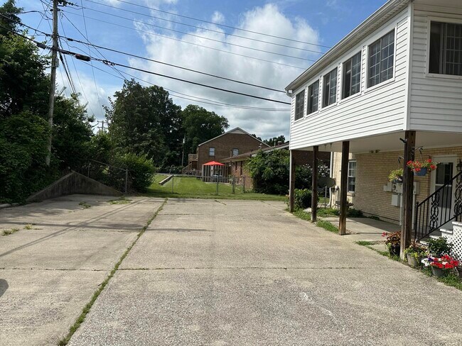 Building Photo - 415 Ridgewood Ln