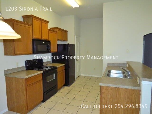 Building Photo - Great Location off Hwy 84