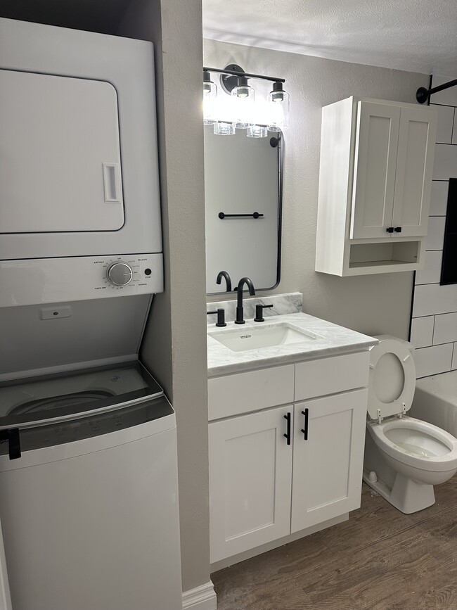 Building Photo - Lake View Shores Apartments