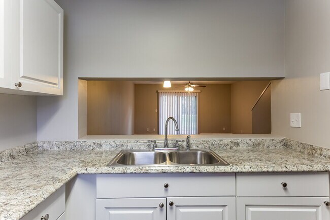 Foto del edificio - 8341 Fairway Rd