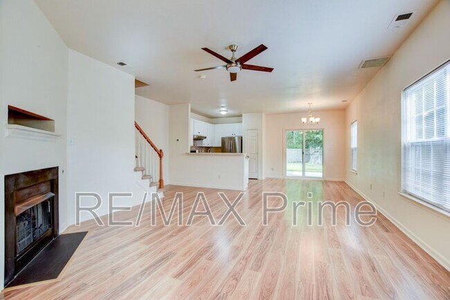 Building Photo - 320 Garcia Dr