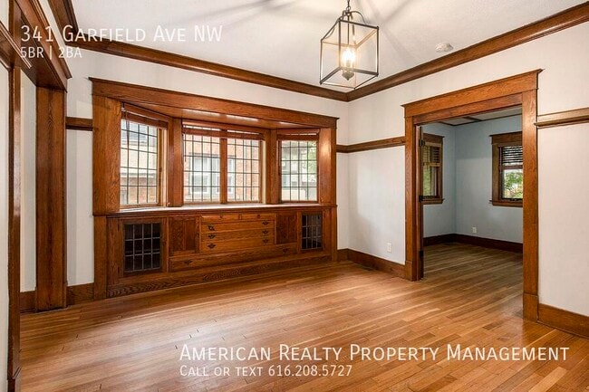 Foto del edificio - 341 Garfield Ave NW