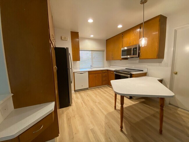 Foto del edificio - All updated: Central Roseville, 3 bedroom ...