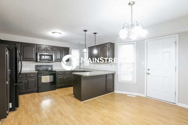 Building Photo - 3 Bedroom Pet-Friendly Home in KEARNEY, MO with Main Street Renewal