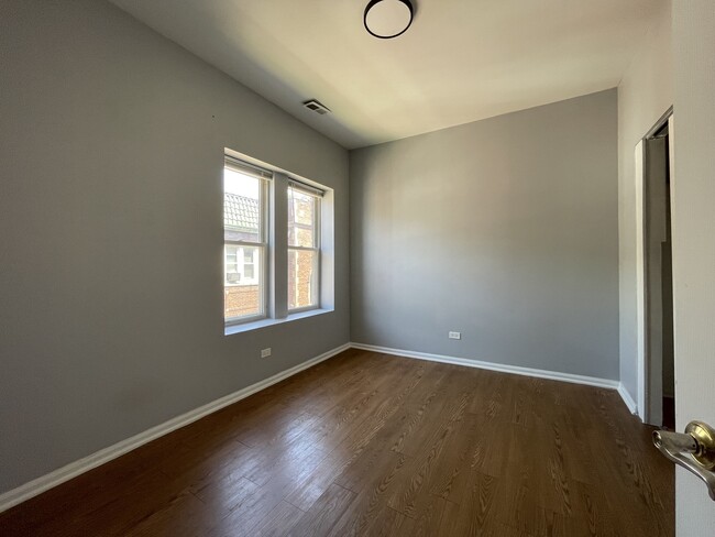 Building Photo - 1152 N Harding Ave