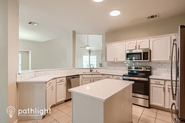 Building Photo - 9853 Old Field Dr