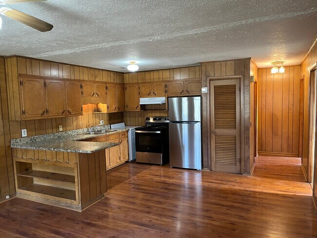 Foto del edificio - 2318 Tinnell Ct