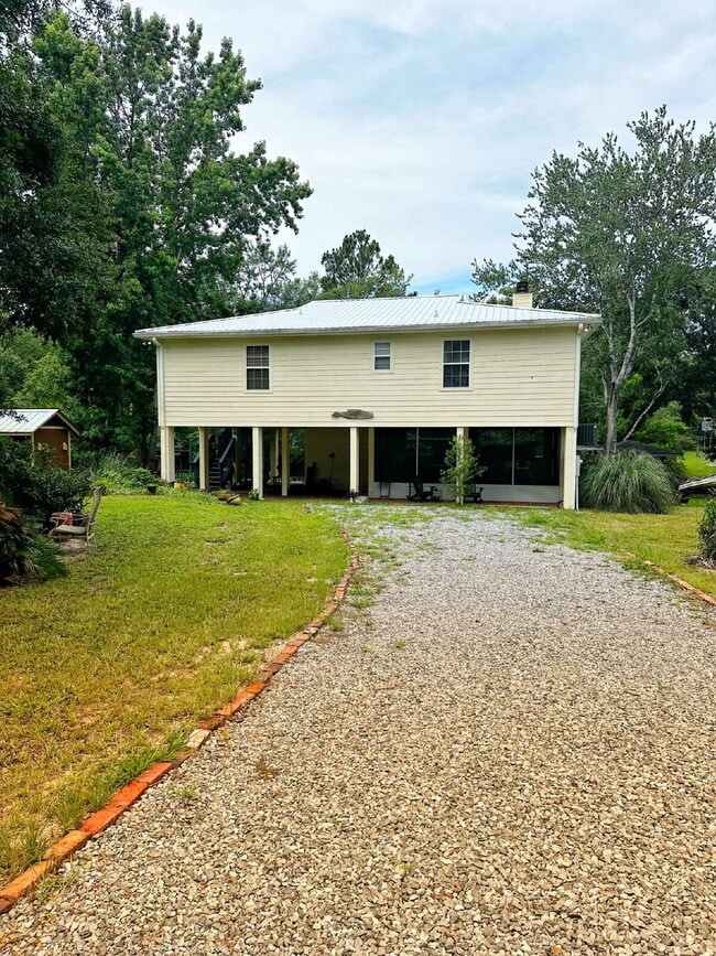 Building Photo - 165 Moss Ave