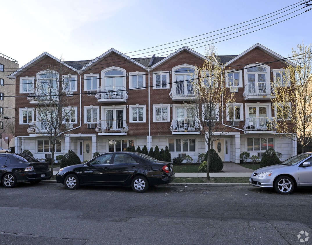2121821212 42nd Ave, Bayside, NY 11361 Apartments in Bayside, NY