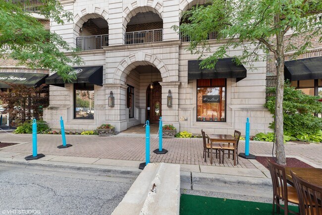 Building Photo - 151 W Wing St