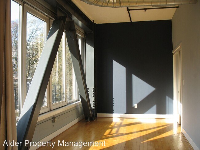 Building Photo - 300 NW 8th Ave