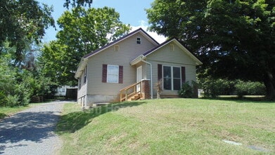 Building Photo - 706 Burn Rd