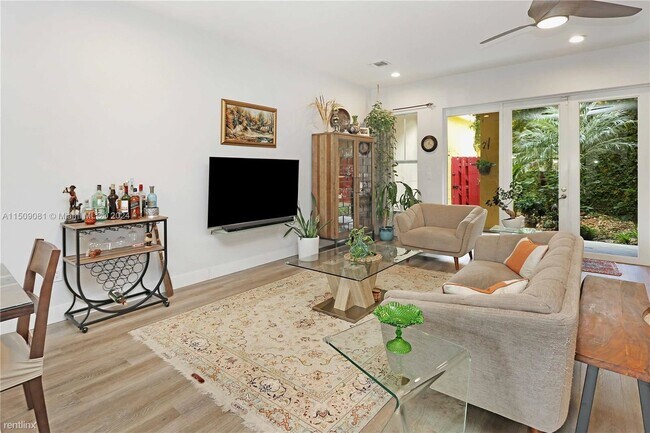 Building Photo - 3 br, 2.5 bath House - 1619 Harrison St