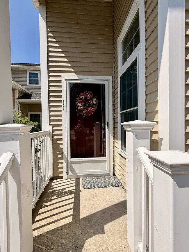 Front door - 11 Devon Club Ln