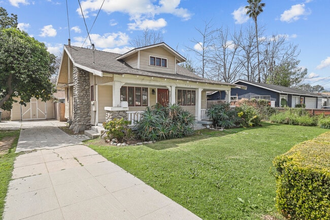 Building Photo - 490 MacDonald