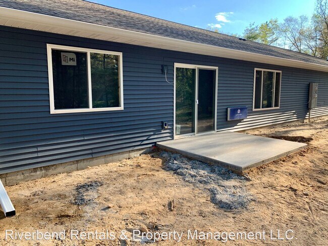 Building Photo - 114-116 Hickory Ln