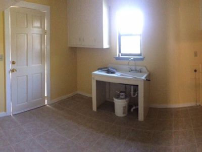 Primary Photo - 219 E Grimes St