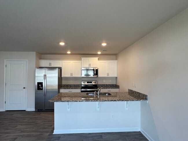 Foto del edificio - 3 Bed 2.5 Bath with an Office/  Flex Room