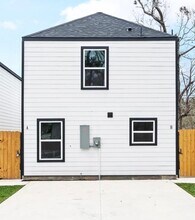 Building Photo - 7804 Crestview Dr