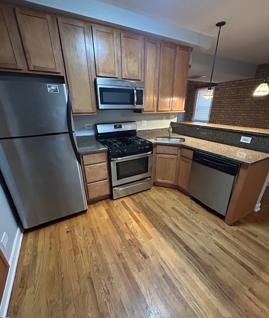 Building Photo - 2340 W Granville Ave