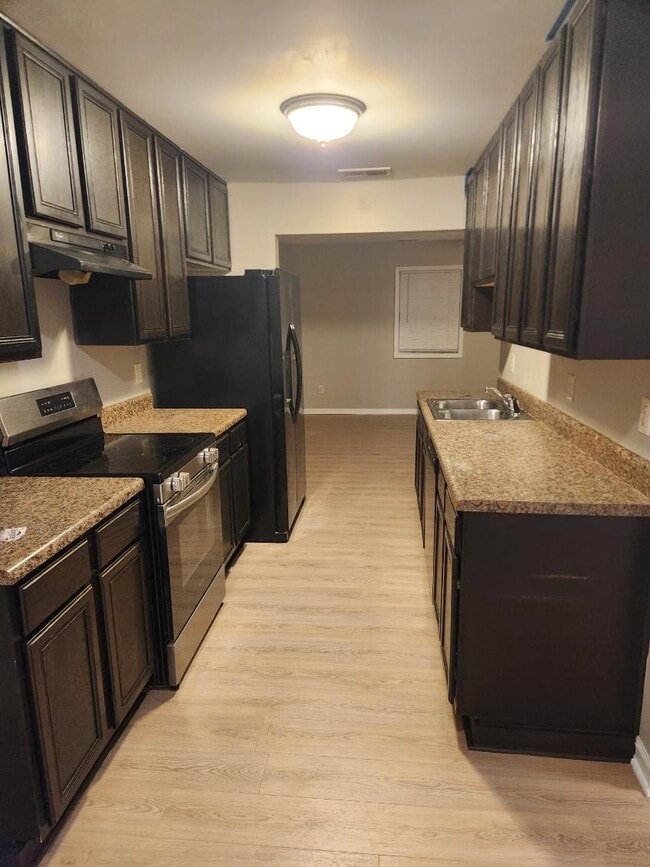 Kitchen - 6354 Shannon Pky