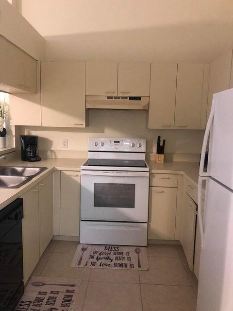 Building Photo - 13825 Yarmouth Dr