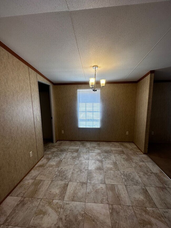 Building Photo - Welcome to Ranchland Acres!!!