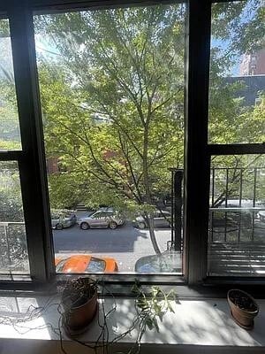 Primary Photo - 147 E 82nd St